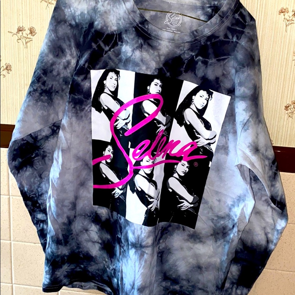 cute cool and trendy Selena long sleeve tee!❤️